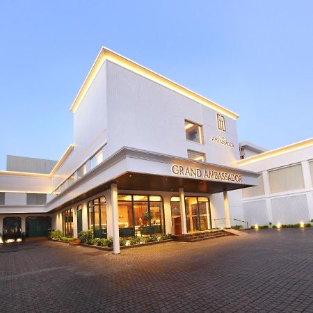 The Grand Ambassador Hotel Kottayam Dış mekan fotoğraf